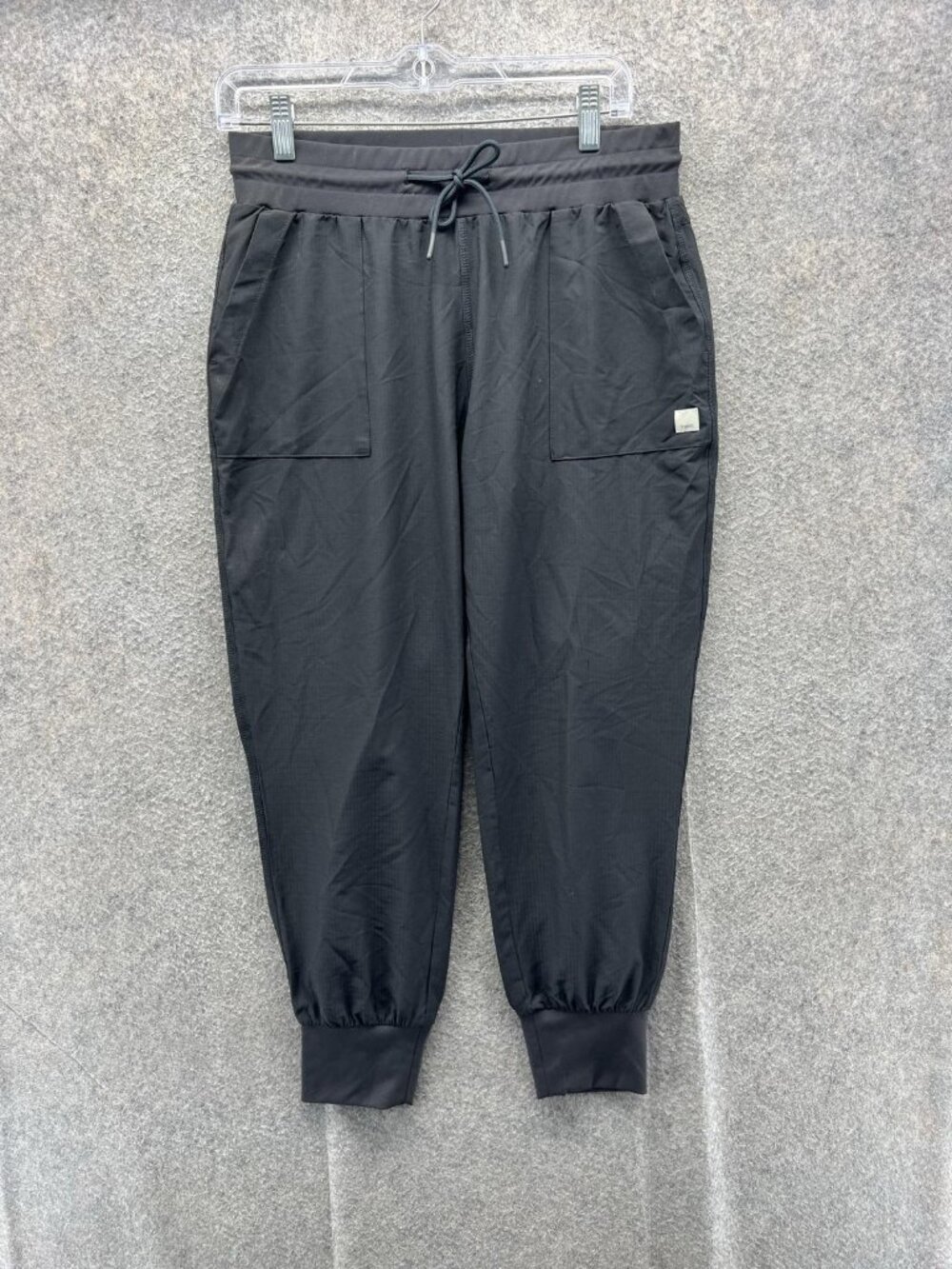 Vuori Jogger Pants Womens Medium Black Lightweight Stretch Performance Yoga Gym